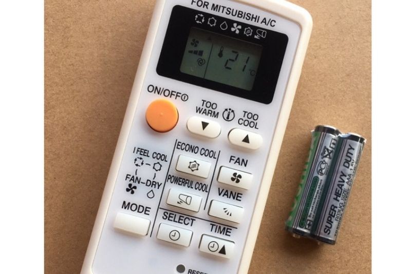 Pin AAA mới để thay thế remote máy lạnh Mitsubishi