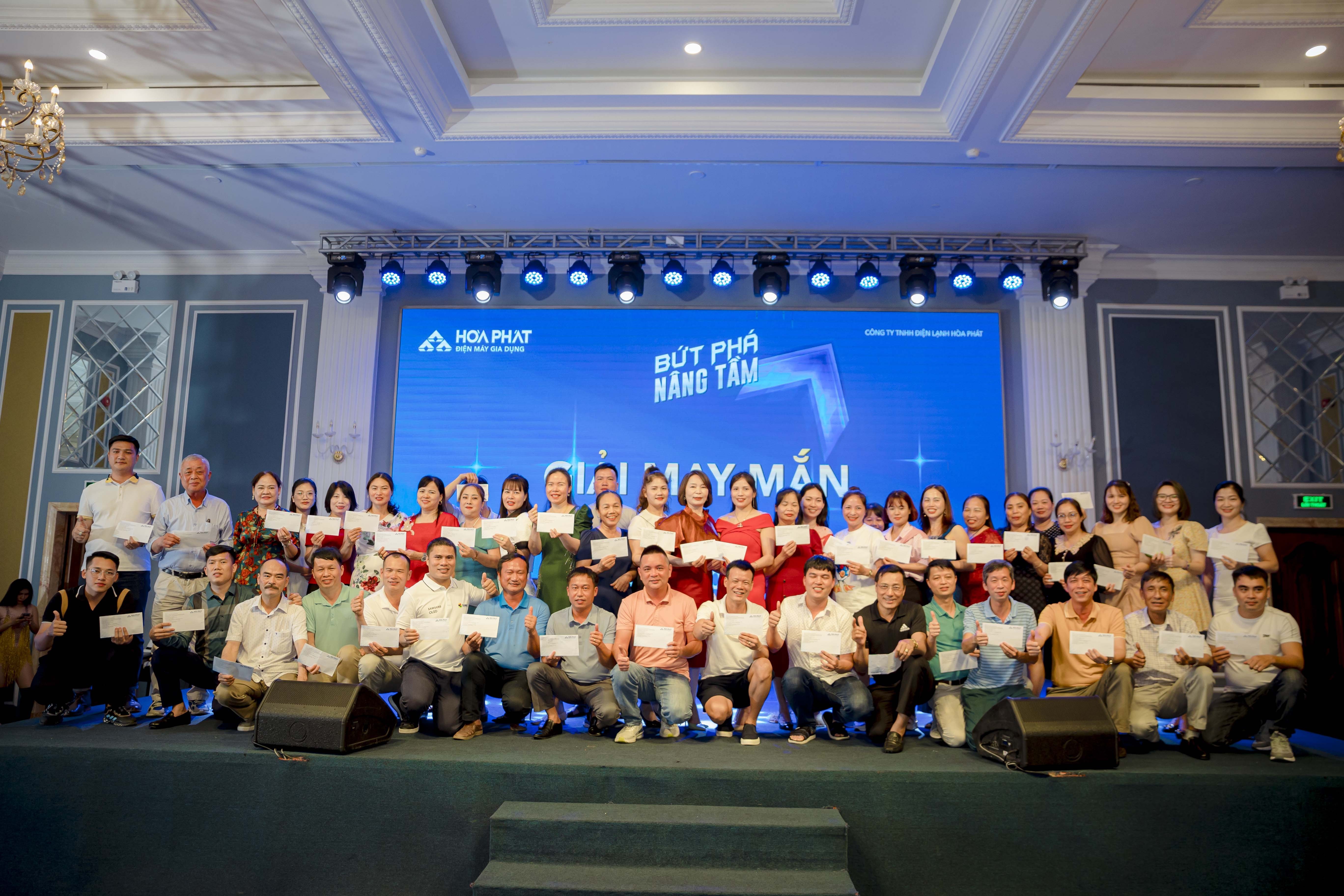 Các khách mời tham gia các hoạt động tại Gala Dinner
