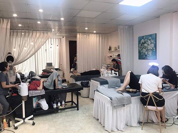 Rèm ngăn phòng chất liệu voan trắng mỏng, mang đến sự nhẹ nhàng và thoáng đãng
