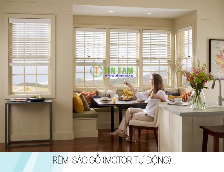 Thiết kế màn gỗ sang trọng cho cửa sổ phòng ngủ