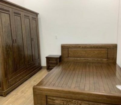 Tab đầu giường gỗ sồi với ngăn kéo lưu trữ tiện dụng