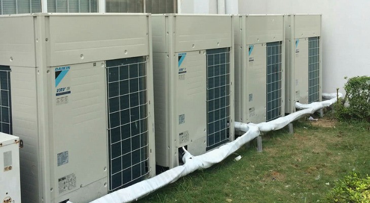 Dàn nóng hệ thống điều hòa trung tâm VRV/VRF với kích thước lớn và công suất cao