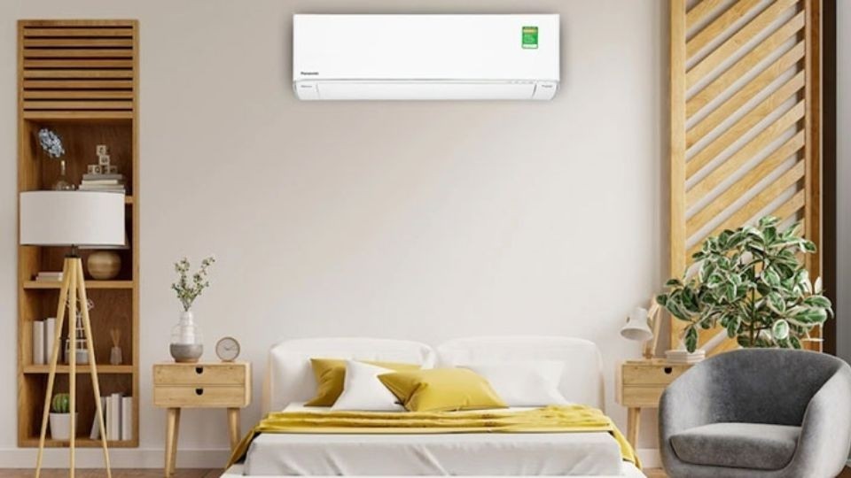 Điều khiển điều hòa Panasonic và các nút cài đặt hẹn giờ