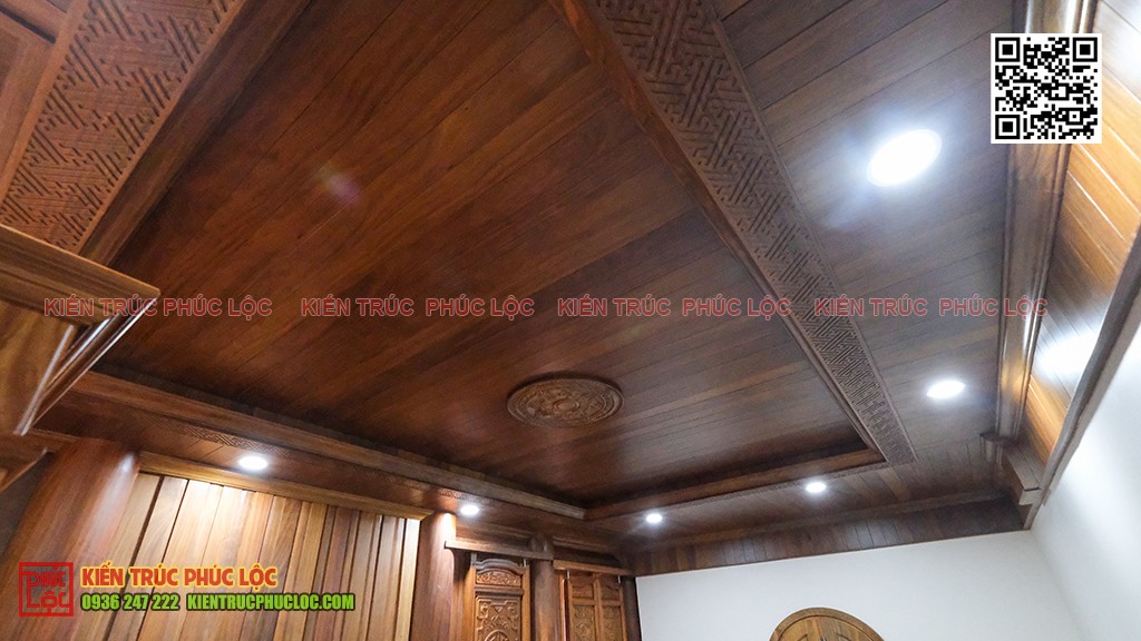 Không gian phòng ngủ với trần gỗ tự nhiên sang trọng
