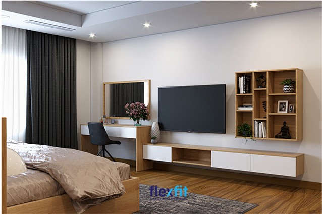 Cây cảnh nhỏ trên kệ trang trí cạnh tivi, biến không gian lưu trữ thành điểm nhấn xanh mát