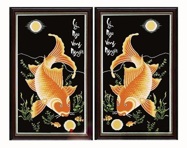 Tranh cá chép bơi trong nước, tượng trưng cho sự dư dả, thăng tiến