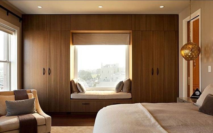 Thiết kế tủ quần áo phòng ngủ kết hợp ghế ngồi tiết kiệm diện tích
