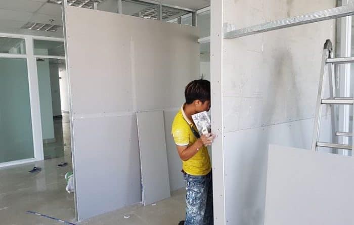Vách ngăn cố định làm từ thạch cao phù hợp lắp điều hòa