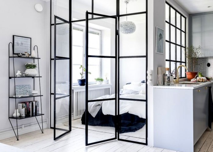 Vách ngăn phòng ngủ bằng kính trong suốt mang đến sự thông thoáng cho căn phòng
