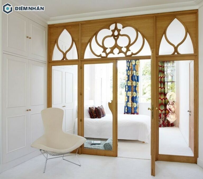 Vách ngăn phòng ngủ đẹp kết hợp gỗ và kính họa tiết tinh tế