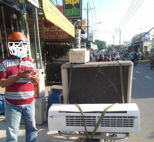 Xe nhân viên đi thu mua máy lạnh cũ tại Thủ Đức