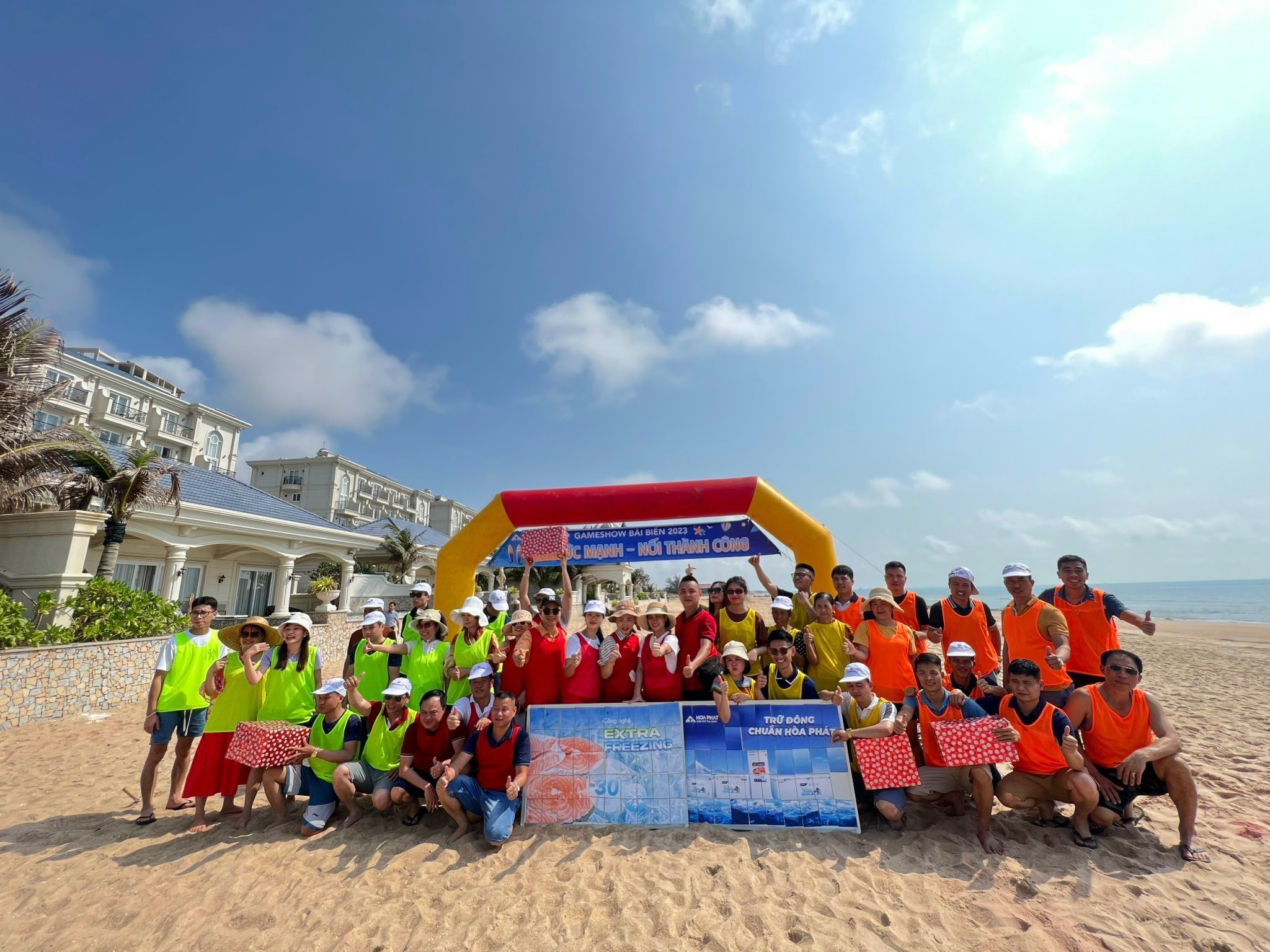 Khoảnh khắc gắn kết của đoàn sau hoạt động Team Building